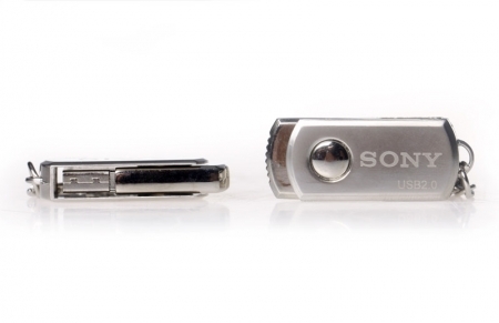 USB-sony-8gb-xoay-1408009490.jpg